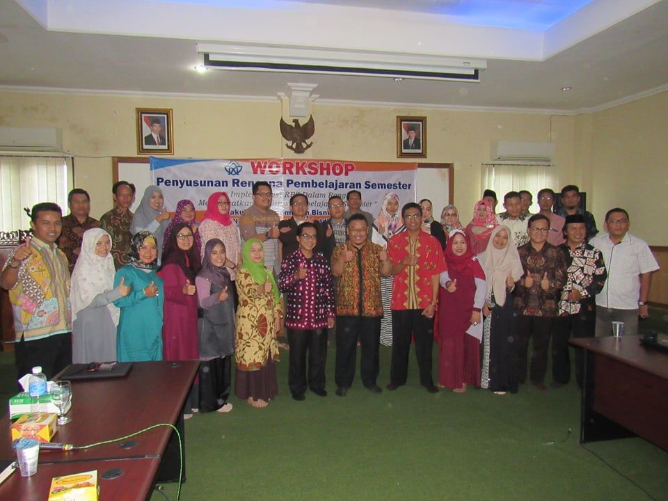 FEBI UIN STS Jambi Gelar Workshop Penyusunan RPS