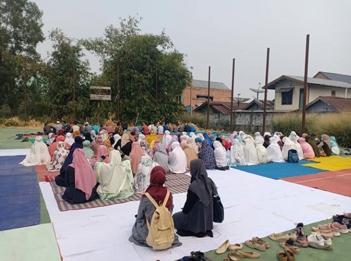 Mahasiswa dan Dosen FEBI Solat Istisqa