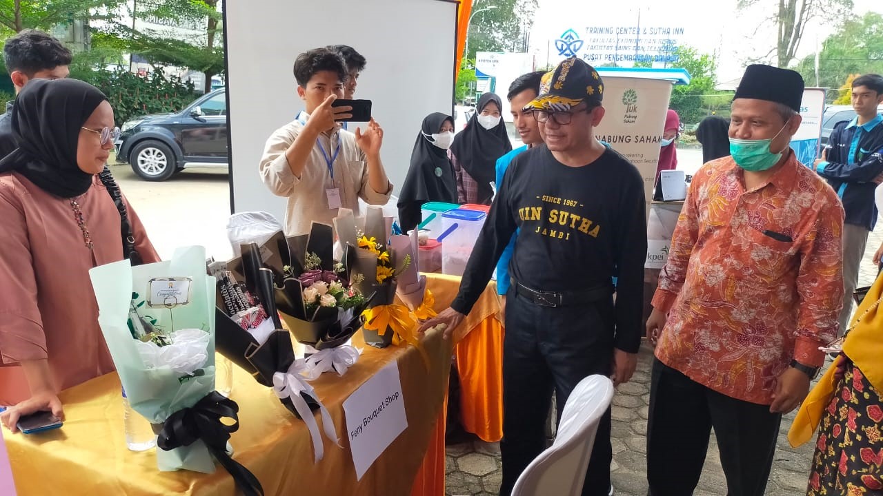Fakultas Ekonomi dan Bisnis Islam Gelar Bazar FEBI Expo