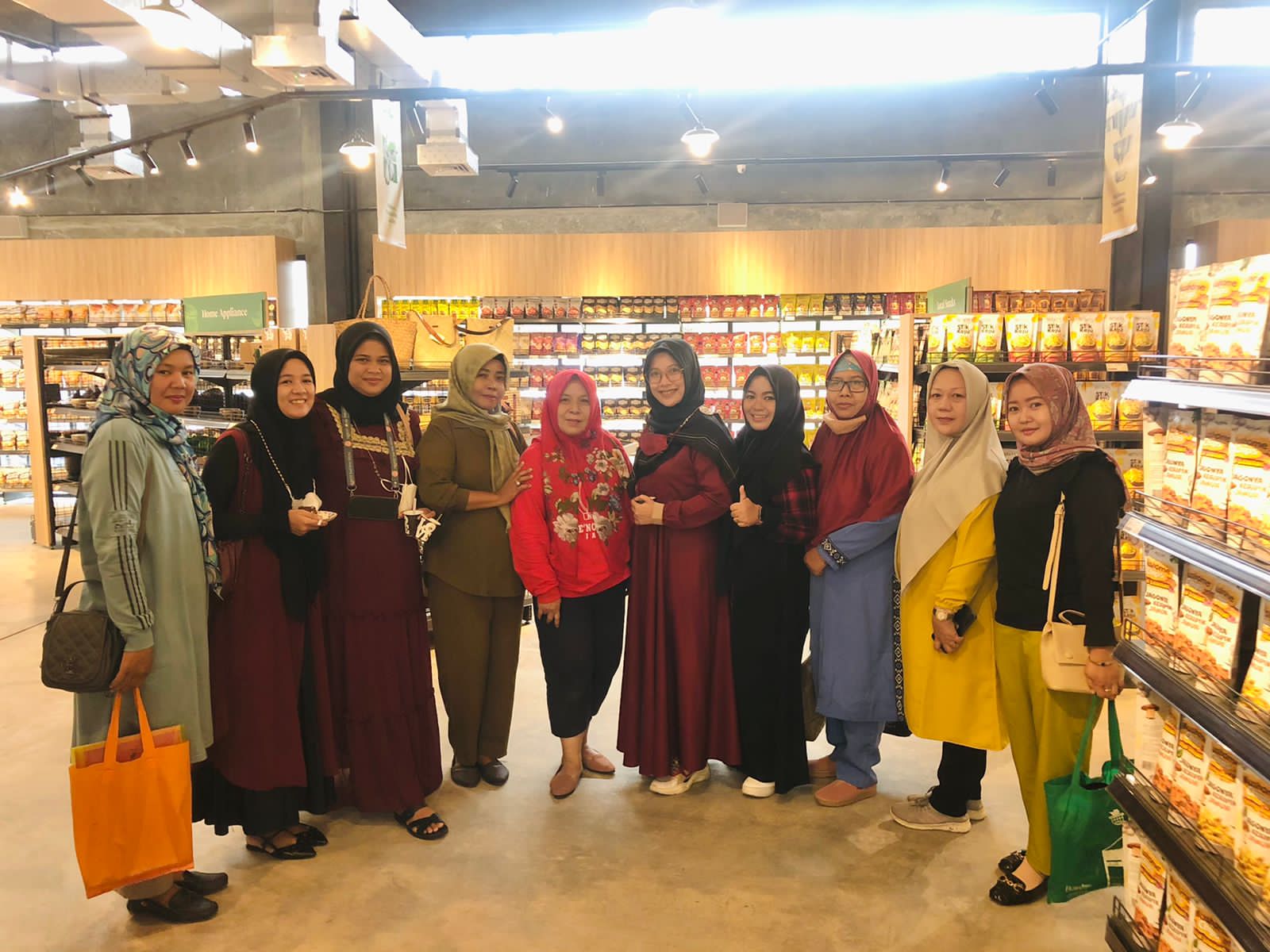 LANGKAH PERTAMA MENUJU UMKM BERBASIS HALAL: WUJUD PENGABDIAN FEBI UIN SUTHA Jambi.
