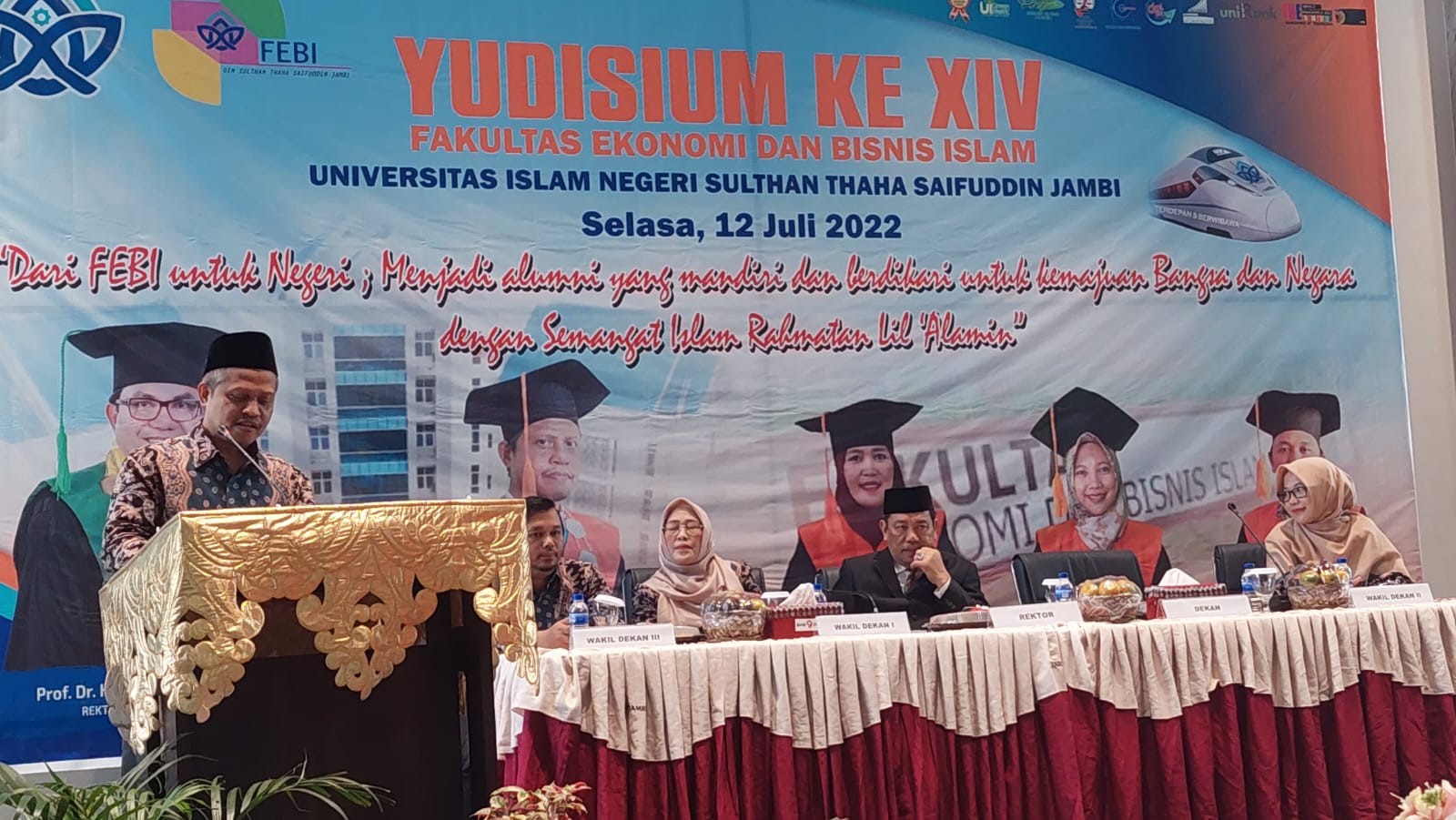 FEBI UIN STS Jambi Lepas 144 Calon Wisudawan