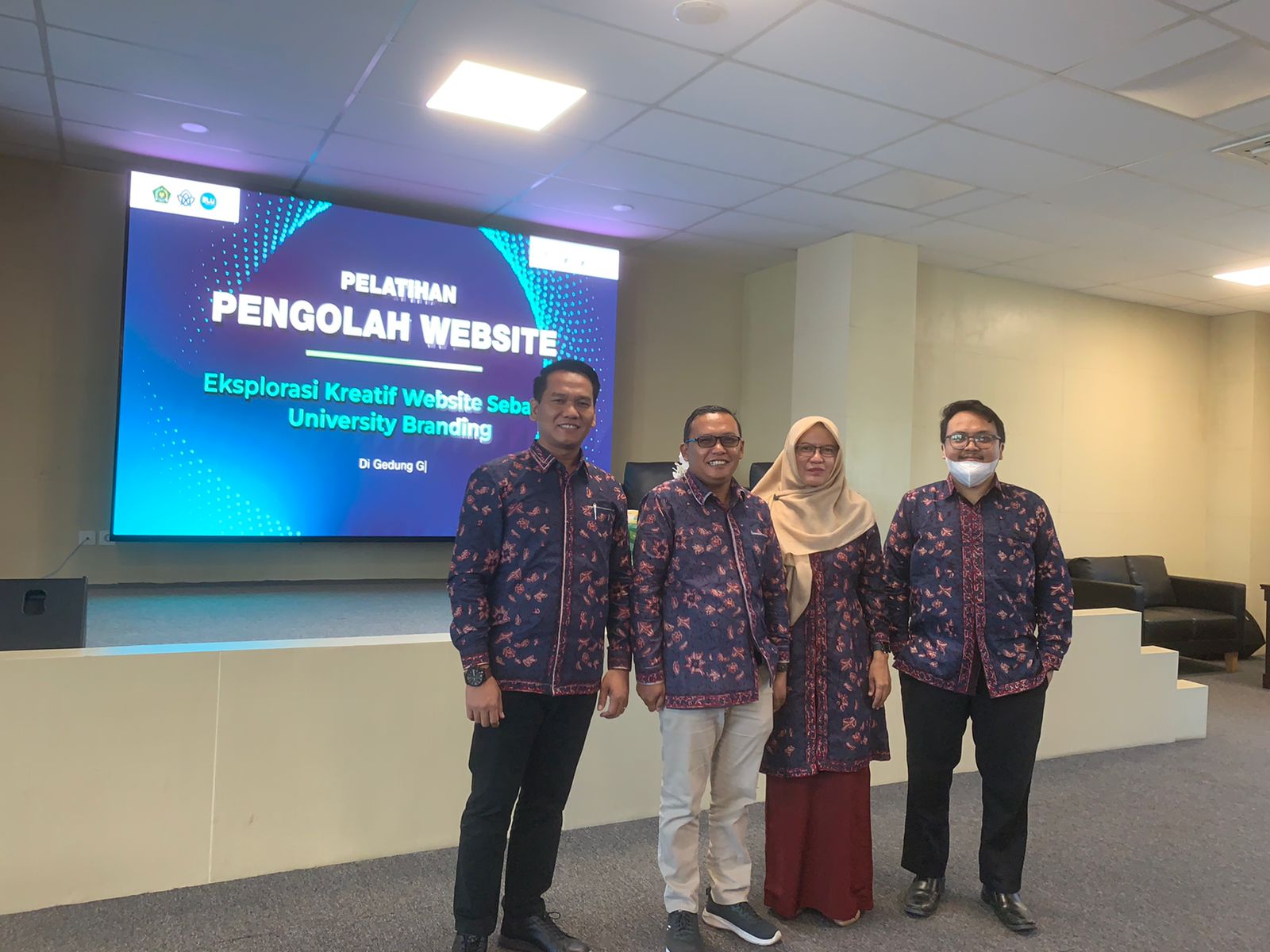 Upaya Meningkatkan Softskill Bagi Tenaga Kependiidikan FEBI IKuti Pelatihan Pengolah Website