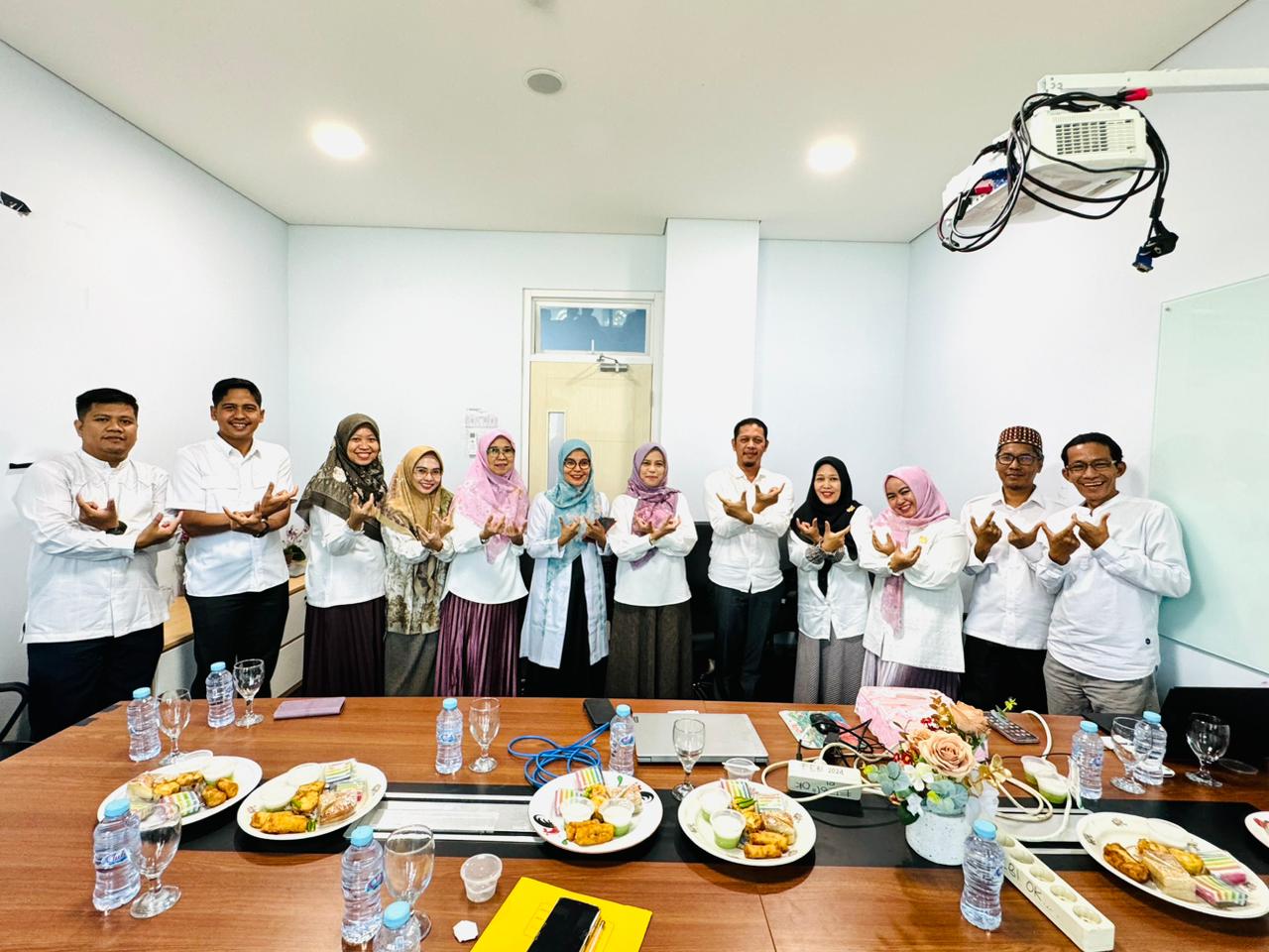Didampingi Wakil Rektor Bidang Akademik dan Kelembagaan Bidang FEBI Kembali submit   Borang Akreditasi, Program Studi Ekonomi Syariah ke LAMEMBA