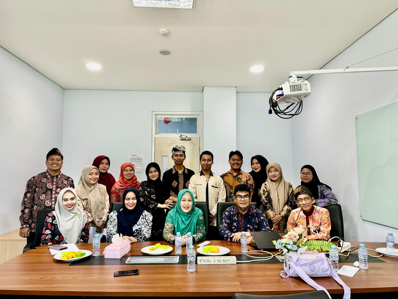 Dikomandoi Wakil Rektor Bidang Administrasi Umum, Perencanaan dan Keuangan FEBI Kembali submit   Borang Akreditasi, Program Studi Akuntansi Syariah ke LAMEMBA