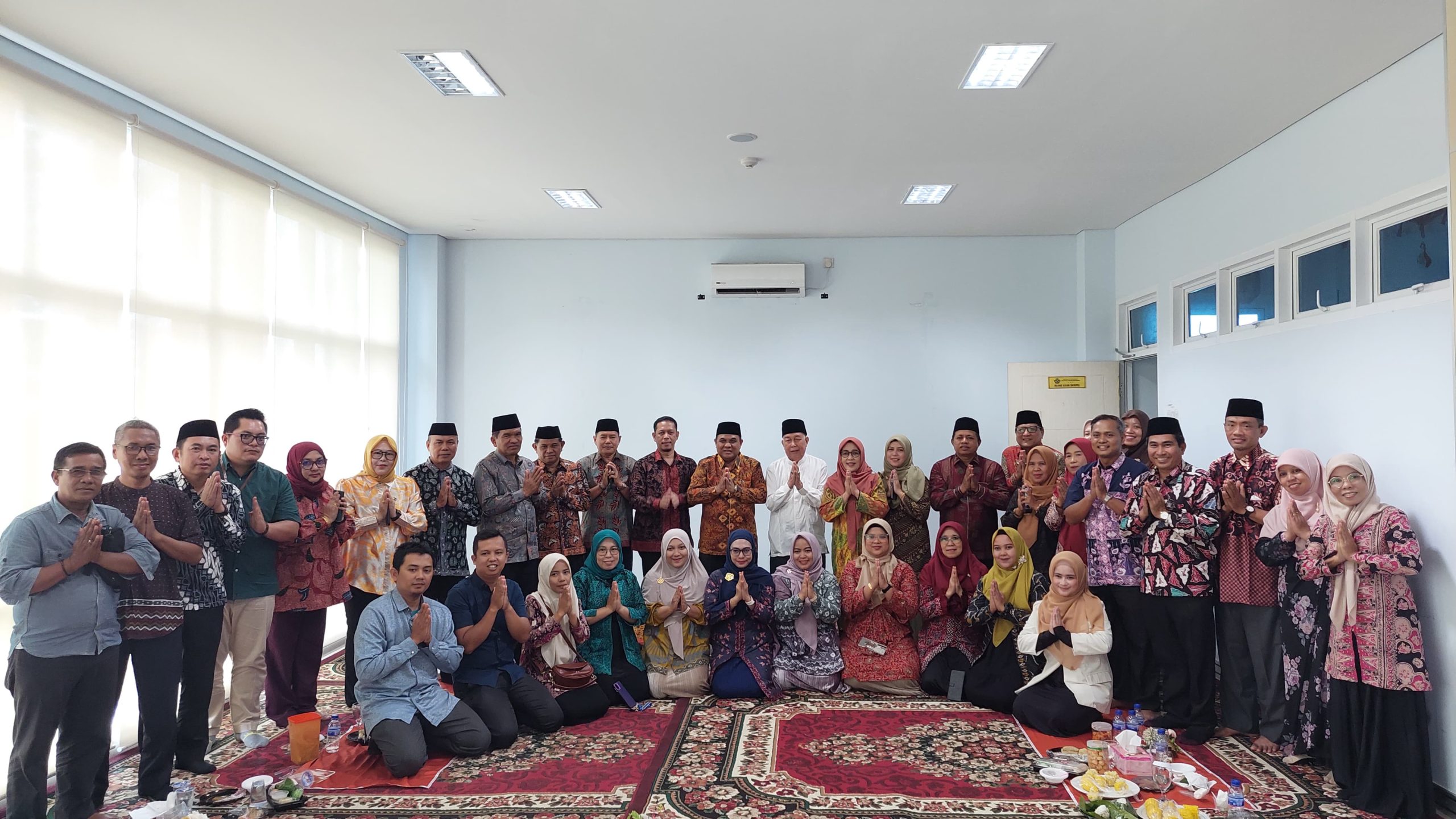 FEBI UIN SUTHA Melaksanakan Halal Bi Halal, Ajang Silaturahmi Untuk Meningkatkan Kinerja Dan Kebersamaan