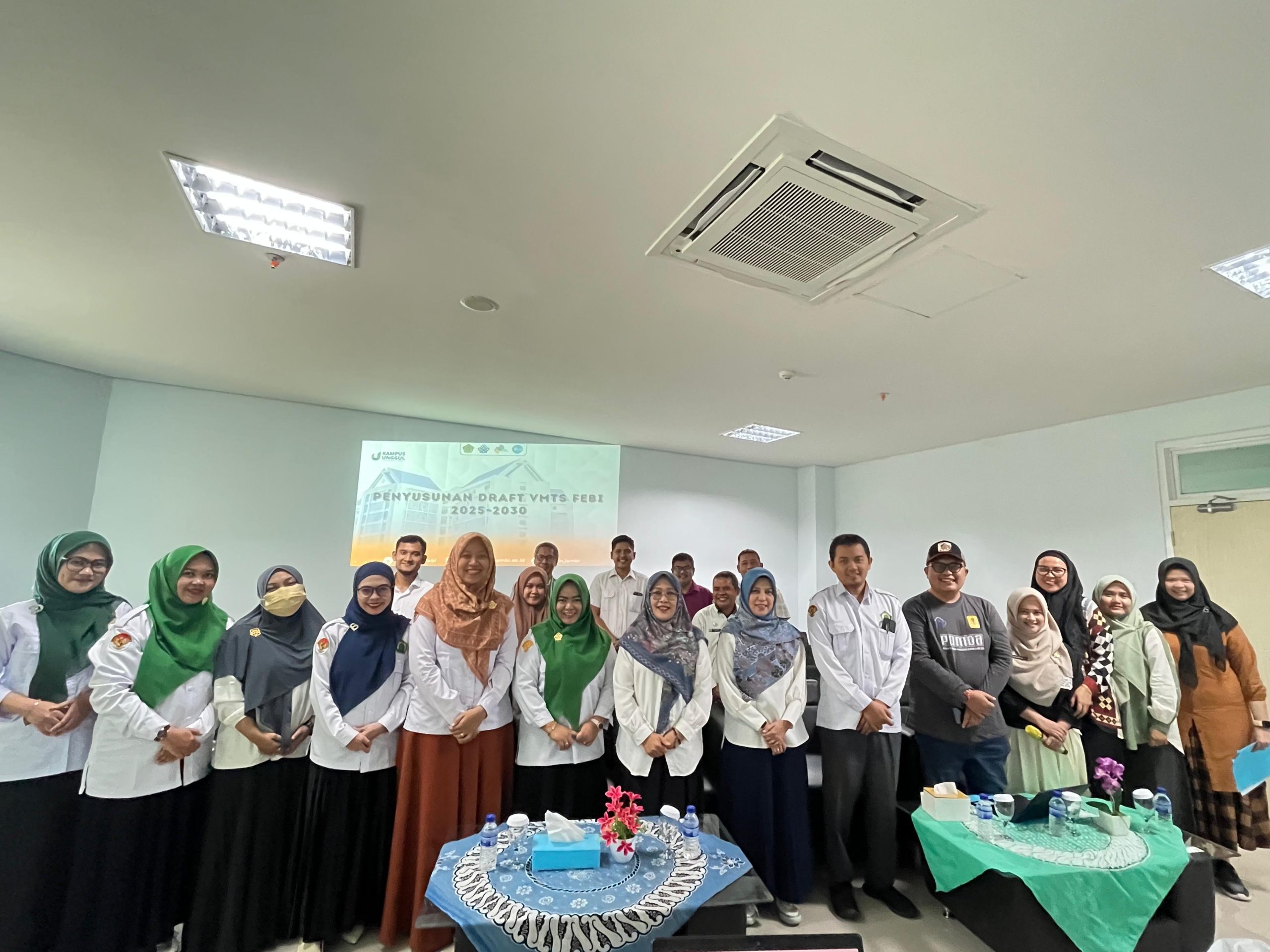 FEBI UIN STS JAMBI GELAR RAPAT PENYUSUNAN DRAFT VMTS