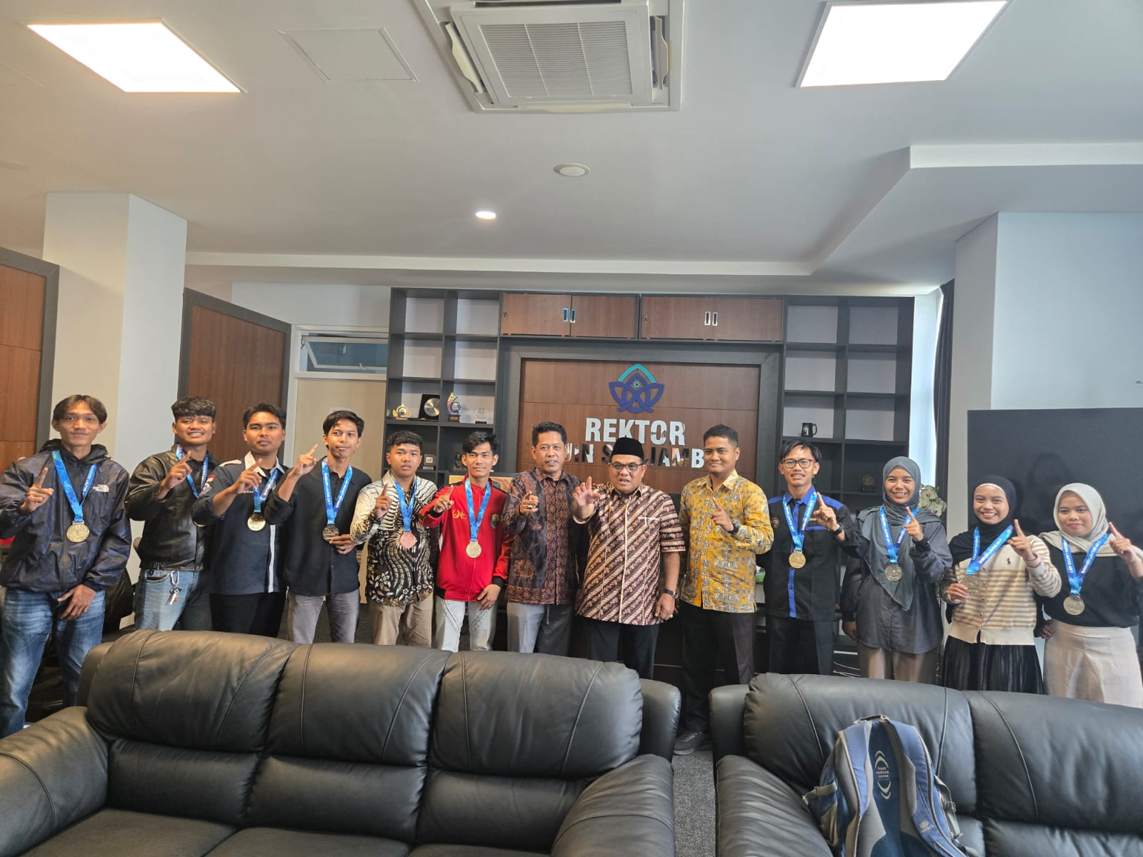 Prestasi Nasional! Mahasiswa FEBI UIN STS Jambi Raih Juara Pencak Silat di Bandung