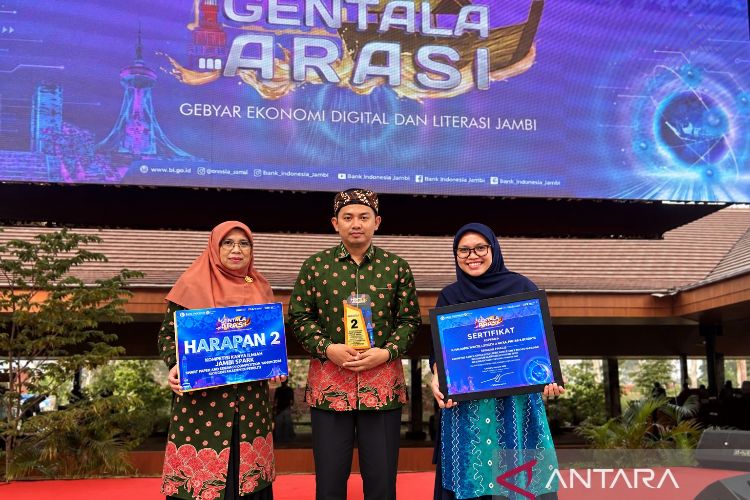 DOSEN FEBI UIN STS JAMBI RAIH PRESTASI PADA KOMPETISI KARYA ILMIAH JAMBI SPARK 2026 BANK INDONESIA